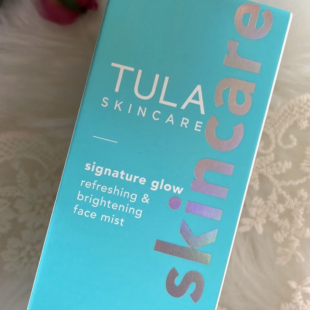 •Tula• Signature Glow Refreshing & Brightening Face Mist - Picture 4 of 11